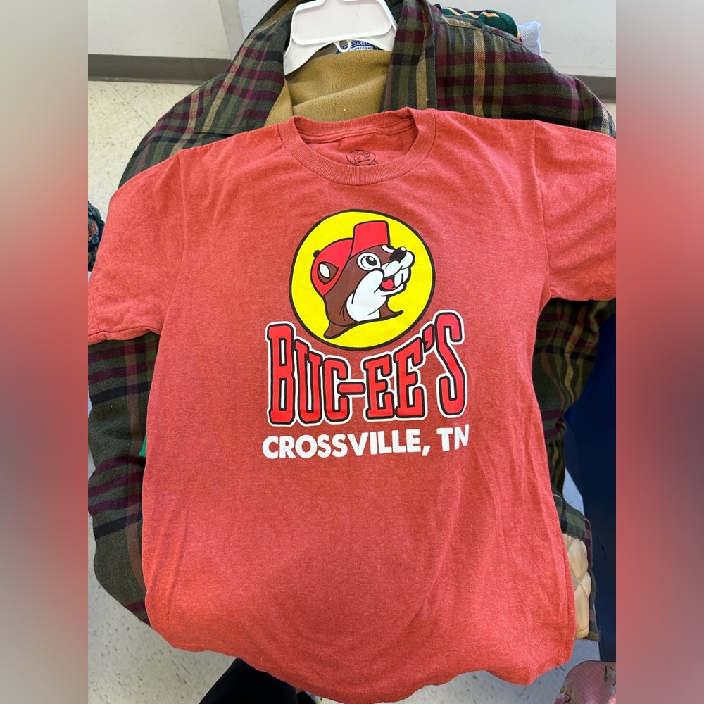 Crossville, TN Buc-EE's. Size YL t-shirt. Pre loved